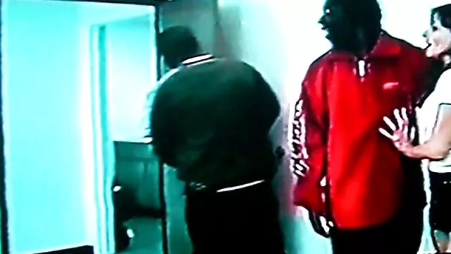 ورزشکاران لیسیدن کلاه یکدیگر در حالی که مربی تیم طول می سوپر سکسی بکن بکن کشد نوبت لعنتی آنها