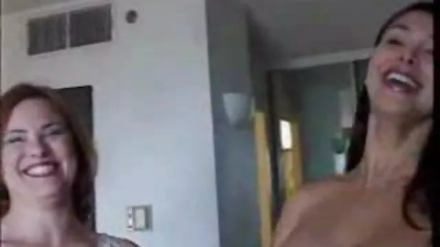 قرار می دهد فیلم بکن بکن فارسی ماندالا در ماساژ دهنده سیاه و سفید پیچ