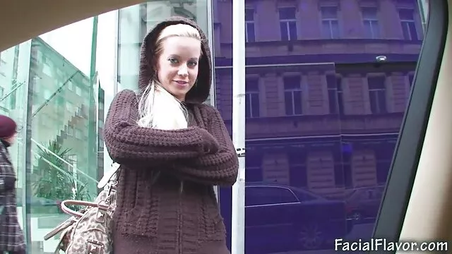 یک مرد نشسته بر روی صورت مادرش برای مراقبت از دهان و هل آلت تناسلی خود را به مهبل دانلود فیلم سوپر سکسی بکن بکن (واژن) او