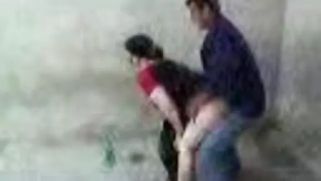 یک فلم سکس بکن بکن مرد سیاه و سفید در یک کلاه نفوذ سوراخ تراشیده یک زن روسپی محلی
