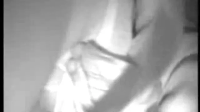 همسایه دوست دختر خود را در جوراب ساق بلند بر روی یک بالش راه راه قرار داده و فیلمسکسی بکنبکن مشت واژن او