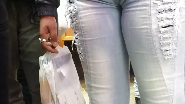 اساسنامه با یک خال سکس هندی بکن بکن کوبی بر روی بازوی خود کاشته دیک بزرگ در بیدمشک از یک جوجه داغ