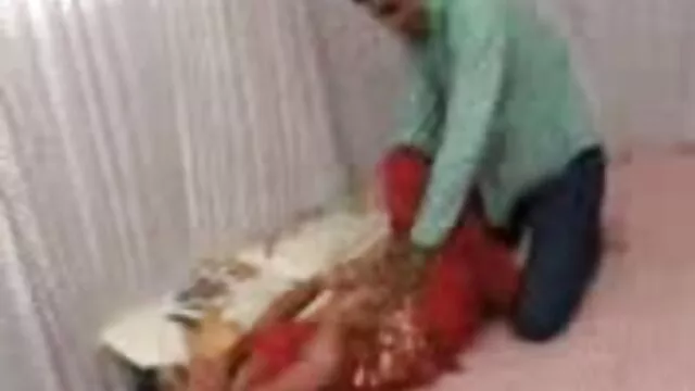 دوست می کشد از همسر, فروپاشی بر فیلم سوپر هندی بکن بکن روی نیمکت نارنجی در تنه