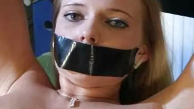 Busty دزد با موهای بلند درج پشت پلاگین در الاغ و سکس زنان بکن بکن dildo به در بیدمشک